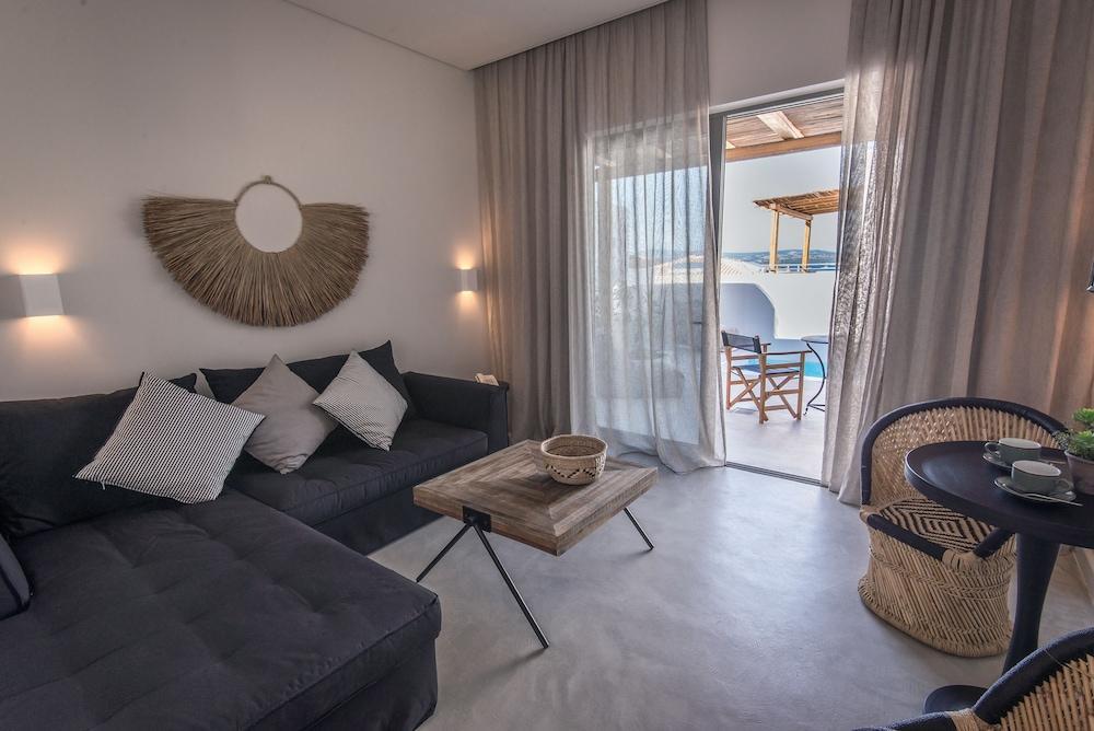 Hotel Crystal Waters Nikiana