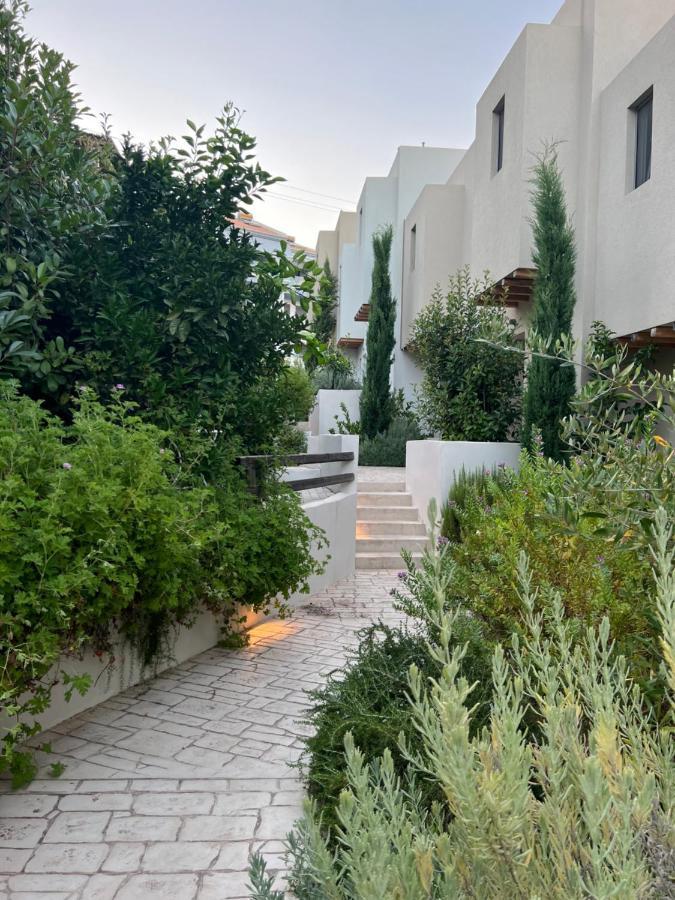 Crystal Waters Hotel 4*