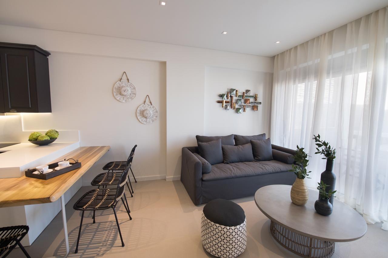 Hotel Crystal Waters